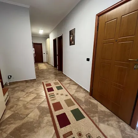 Elly Apartment