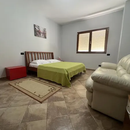 Elly Apartment