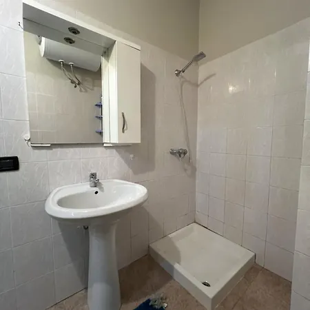 Elly Apartment