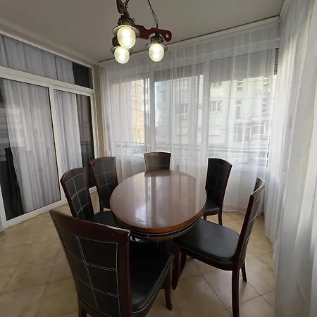 Elly Apartment