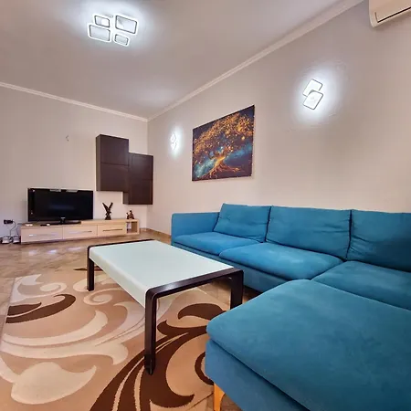 Elly Apartment
