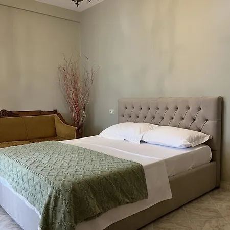 Elly Apartment